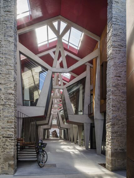 SlimLine 38 Windows, ConceptDoor 45Pa Doors, ThermoSystem 68 Windows, CW 50 Standard Façades and CW 50 Façades - Office building Madeleine Hall located in Nantes, France