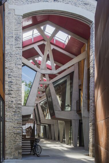 SlimLine 38 Windows, ConceptDoor 45Pa Doors, ThermoSystem 68 Windows, CW 50 Standard Façades and CW 50 Façades - Office building Madeleine Hall located in Nantes, France