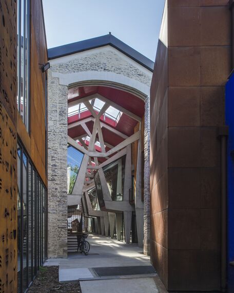 SlimLine 38 Windows, ConceptDoor 45Pa Doors, ThermoSystem 68 Windows, CW 50 Standard Façades and CW 50 Façades - Office building Madeleine Hall located in Nantes, France