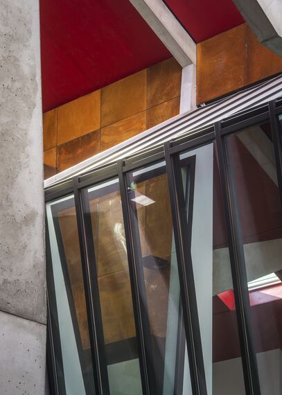 SlimLine 38 Windows, ConceptDoor 45Pa Doors, ThermoSystem 68 Windows, CW 50 Standard Façades and CW 50 Façades - Office building Madeleine Hall located in Nantes, France