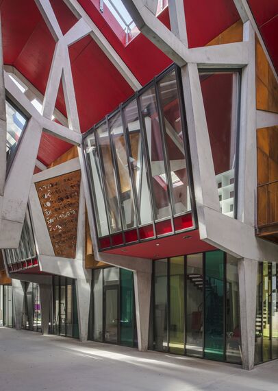 SlimLine 38 Windows, ConceptDoor 45Pa Doors, ThermoSystem 68 Windows, CW 50 Standard Façades and CW 50 Façades - Office building Madeleine Hall located in Nantes, France