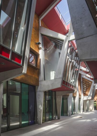 SlimLine 38 Windows, ConceptDoor 45Pa Doors, ThermoSystem 68 Windows, CW 50 Standard Façades and CW 50 Façades - Office building Madeleine Hall located in Nantes, France