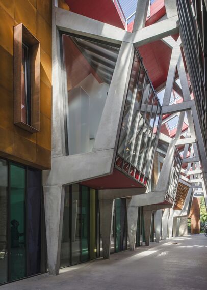 SlimLine 38 Windows, ConceptDoor 45Pa Doors, ThermoSystem 68 Windows, CW 50 Standard Façades and CW 50 Façades - Office building Madeleine Hall located in Nantes, France