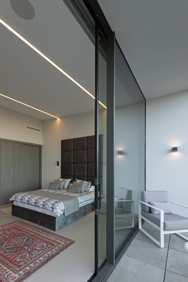 SlimLine 38 Doors, HiFinity Sliding & Folding and ConceptFolding 77 Sliding & Folding - House Pattan - House 3 located inSpain