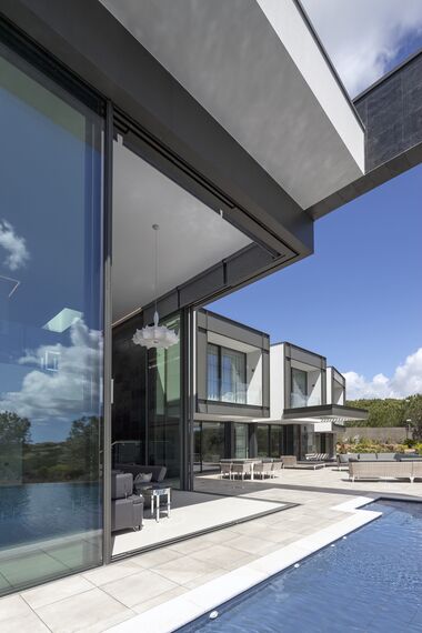 SlimLine 38 Doors, HiFinity Sliding & Folding and ConceptFolding 77 Sliding & Folding - House Pattan - House 3 located inSpain