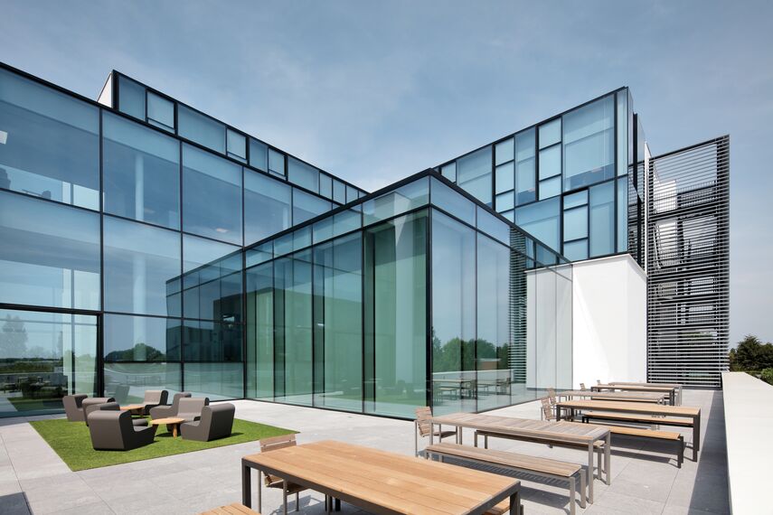 HiFinity Sliding & Folding, BriseSoleil 100 Solar Shading, MasterLine 8 Windows, CW 60-SC Façades, CW 86 Standard Façades and CW 86-EF Façades - Office building Reynaers Campus: Experience Center located in Duffel, Belgium
