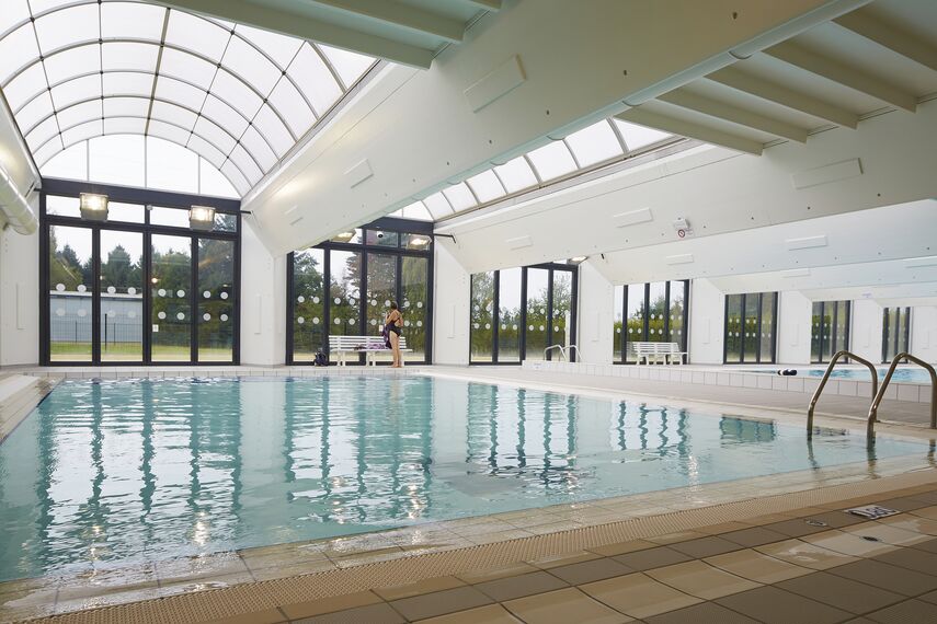 CS 86-HI (c) Cancelled Systems and ConceptFolding 77 Sliding & Folding - Swimming pool Swimming Pool located inFrance