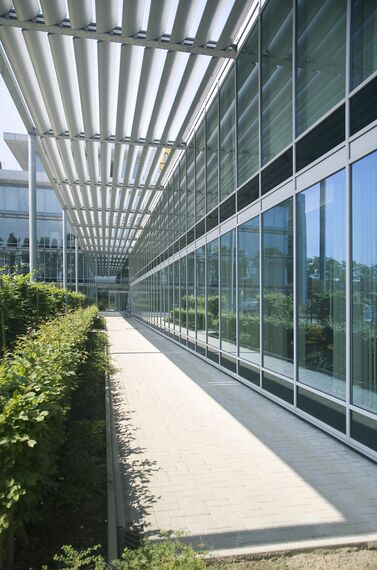 BriseSoleil 100 Solar Shading and ConceptWall 50 Façades - MSC located in Antwerp, Belgium