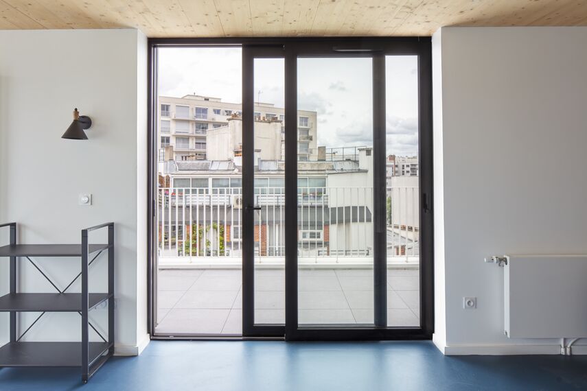 ConceptWall 50 Façades and ConceptPatio 130 Sliding & Folding - Baths-Showers & Co located in Paris, France