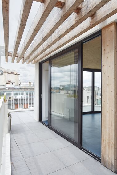 ConceptWall 50 Façades and ConceptPatio 130 Sliding & Folding - Baths-Showers & Co located in Paris, France