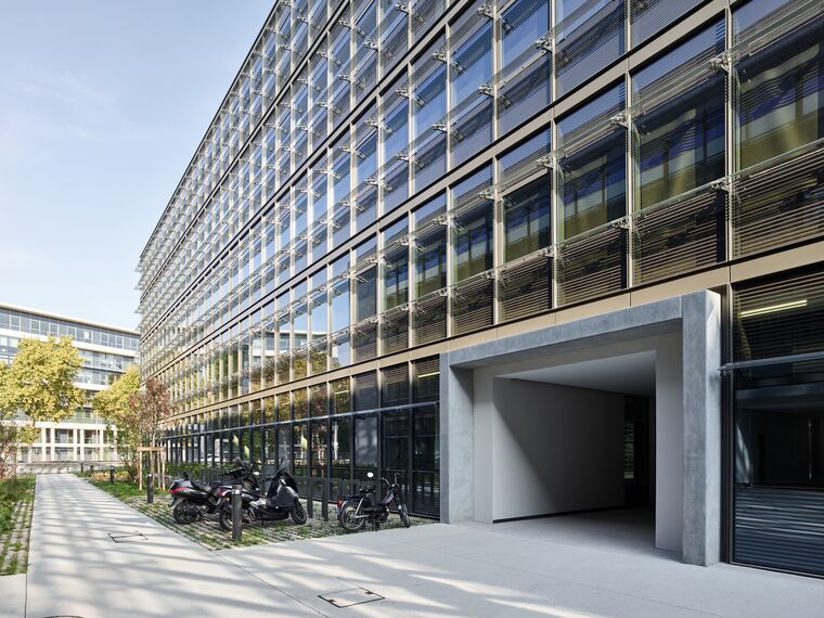 ConceptWall 86 Façades, ThermoSystem 68 Windows, ConceptWall 50 Façades and TS 68-HV Windows - Office building Lou Gardens located in Lyon, France