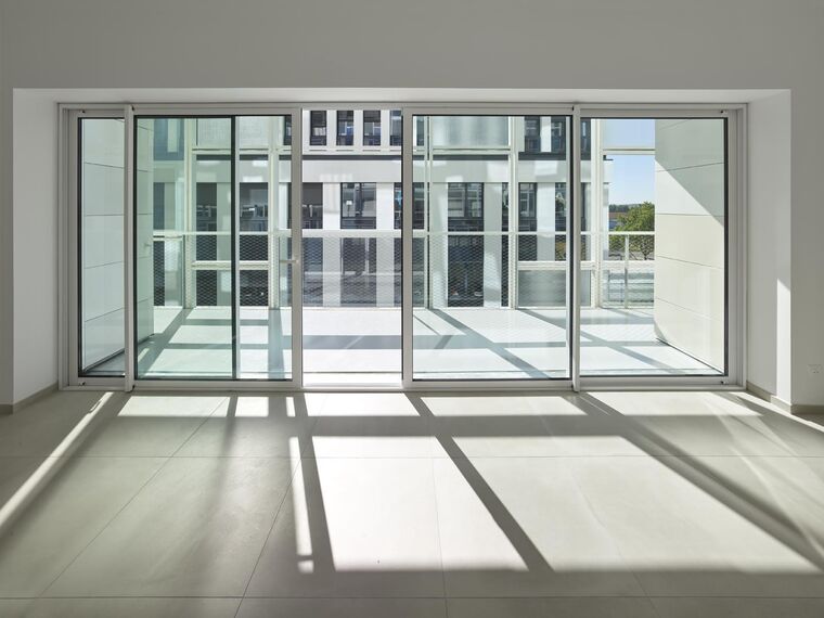 ThermoSystem 68 Windows and ConceptPatio 68 Sliding & Folding - Tour Ycone located in Lyon, France