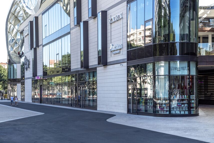 ConceptFolding 77 Sliding & Folding and CW 50-SC Façades - Le Prado located in Marseille, France