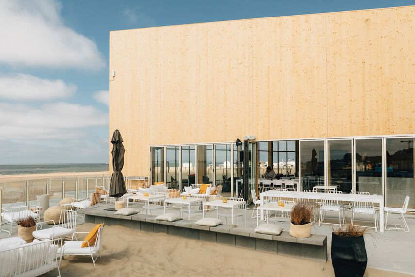 SlimLine 38 Windows and ConceptFolding 77 Sliding & Folding - BMW Art Ville located in Knokke-Heist, Belgium