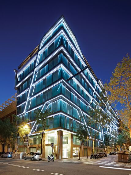 ConceptSystem 68 Doors and CS 68 Hidden Vent Windows - Office building Office Building Travessera located in Barcelona, Spain