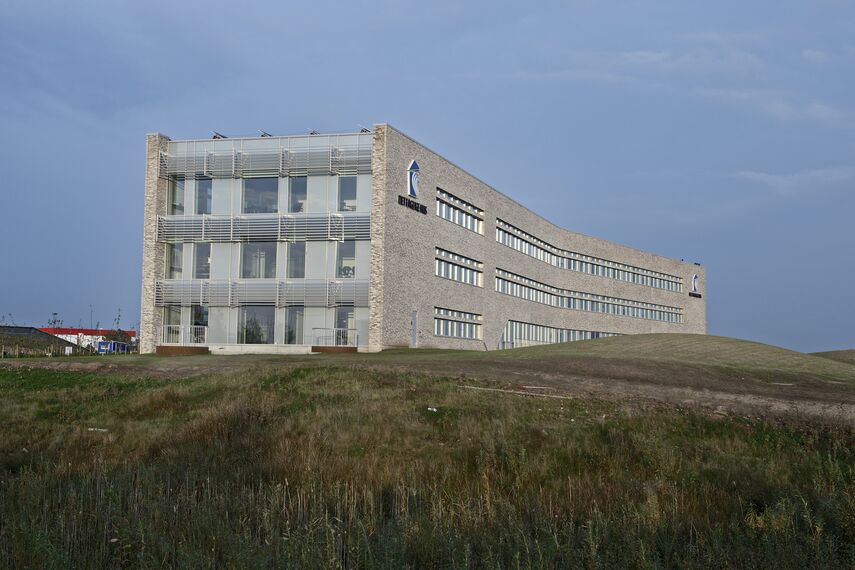 BriseSoleil 100 Solar Shading and CW 50-HI Façades - Office building The Professional House located inDenmark