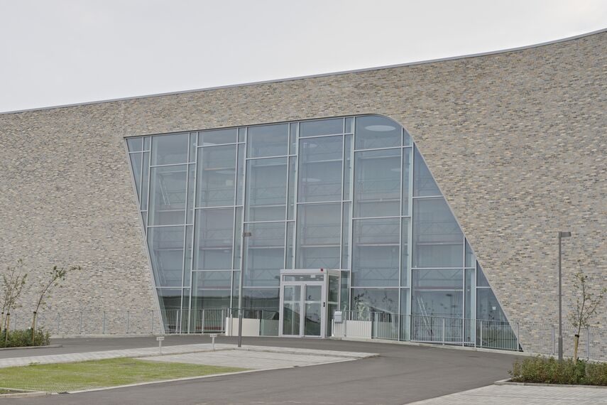 BriseSoleil 100 Solar Shading and CW 50-HI Façades - Office building The Professional House located inDenmark