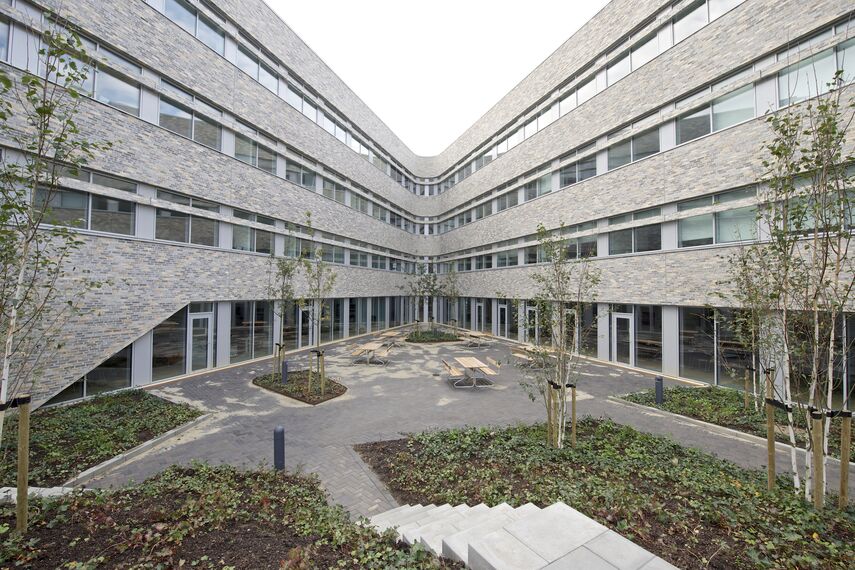 BriseSoleil 100 Solar Shading, CS 104 (c) Cancelled Systems and CW 50-HI Façades - Office building The Professional House located inDenmark
