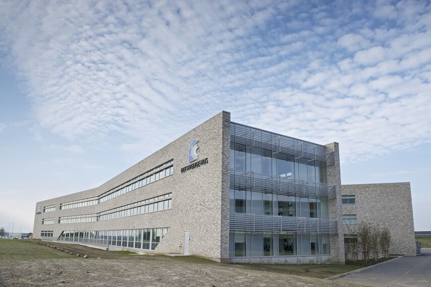 BriseSoleil 100 Solar Shading and CW 50-HI Façades - Office building The Professional House located inDenmark