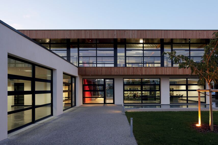 ThermoSystem 57 Doors, CP 50 Sliding & Folding and ThermoSystem 57 Windows - Office building BBC office building located in Vaulx en Velin, France