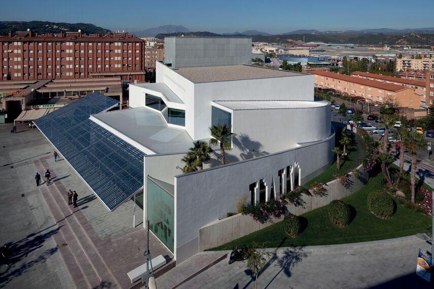 ConceptWall 50 Façades and BriseSoleil 100 Solar Shading - Office building Teatro municipal núria espert located in Sant Andreu de la Barca, Spain