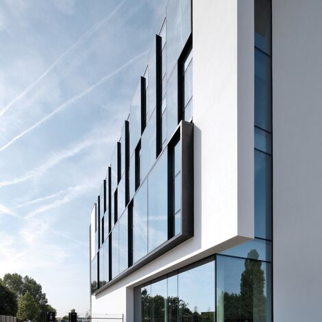 HiFinity Sliding & Folding, BriseSoleil 100 Solar Shading, MasterLine 8 Windows, CW 60-SC Façades, CW 86 Standard Façades and CW 86-EF Façades - Office building Reynaers Campus: Experience Center located in Duffel, Belgium