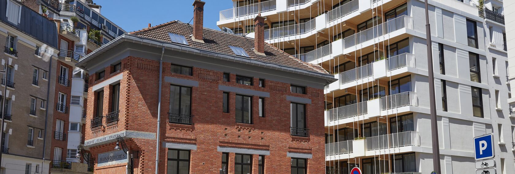 ConceptWall 50 Façades and ConceptPatio 130 Sliding & Folding - Baths-Showers & Co located in Paris, France