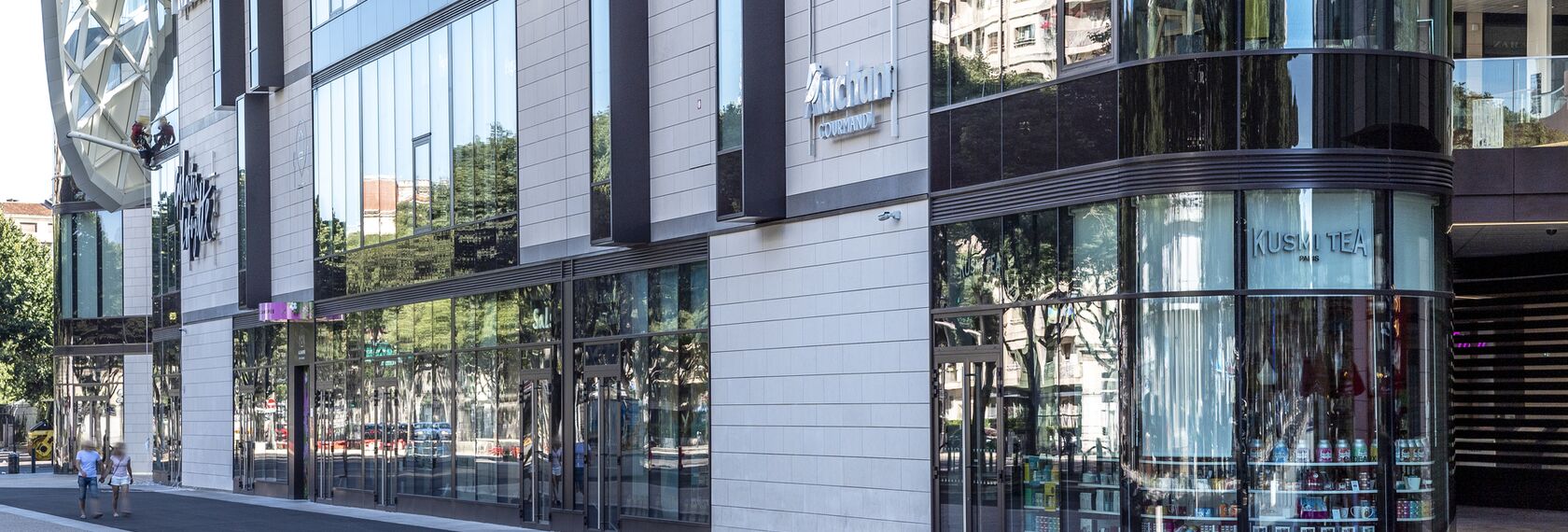 ConceptFolding 77 Sliding & Folding and CW 50-SC Façades - Le Prado located in Marseille, France